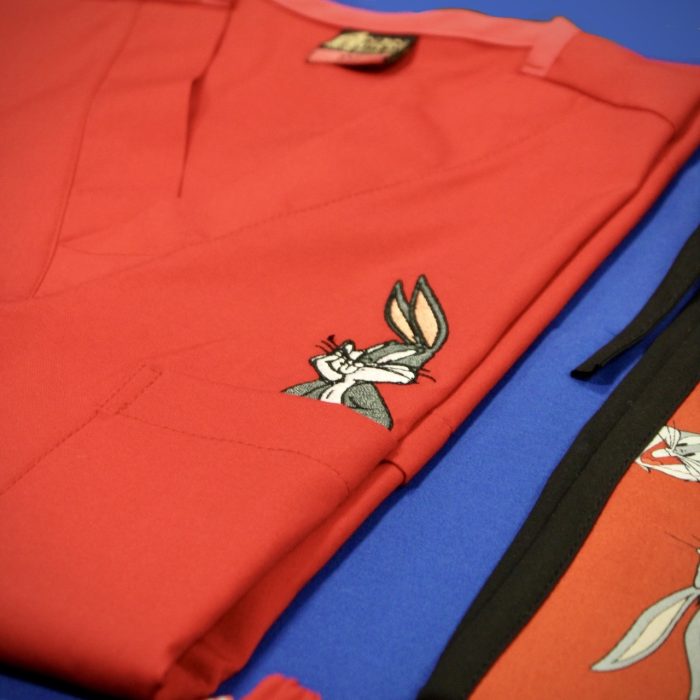 Медицински екип с бродерия ,, BUGS BUNNY “ – Червен